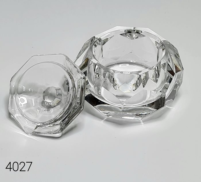 צנצנת קריסטל קטנה עם מכסה - לאחסון או לנוזל חיטוי